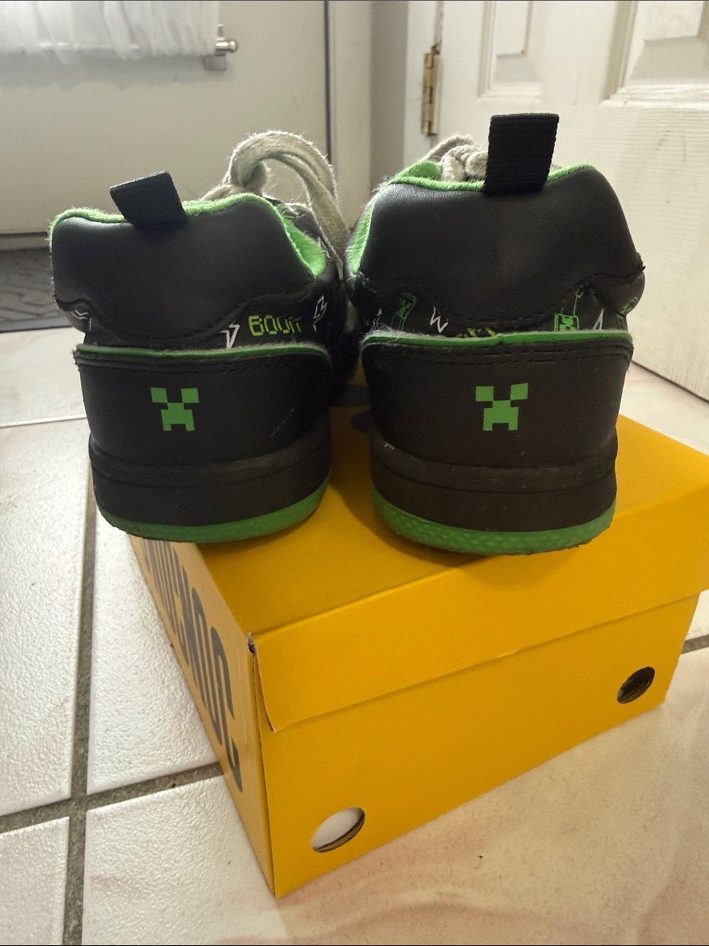 Minecraft Kids Black & Green Graphic Lace-Up Sneakers - Picture 5 of 10
